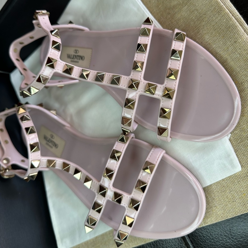 Authentic Valentino Sandals - BRD NEW (SIZE6)